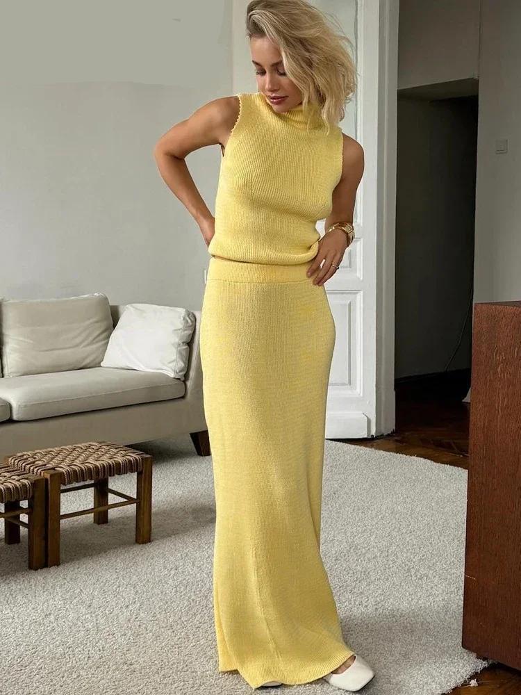 Elegant Yellow Knitted Two-Pie