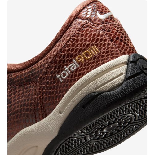 Nike Total 90 SE Women's Shoes