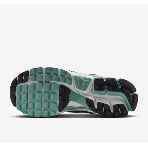 Nike Zoom Vomero 5 Women's Shoes