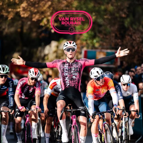 Aero RCR-F MIPS Road Cycling Helmet Roubaix team