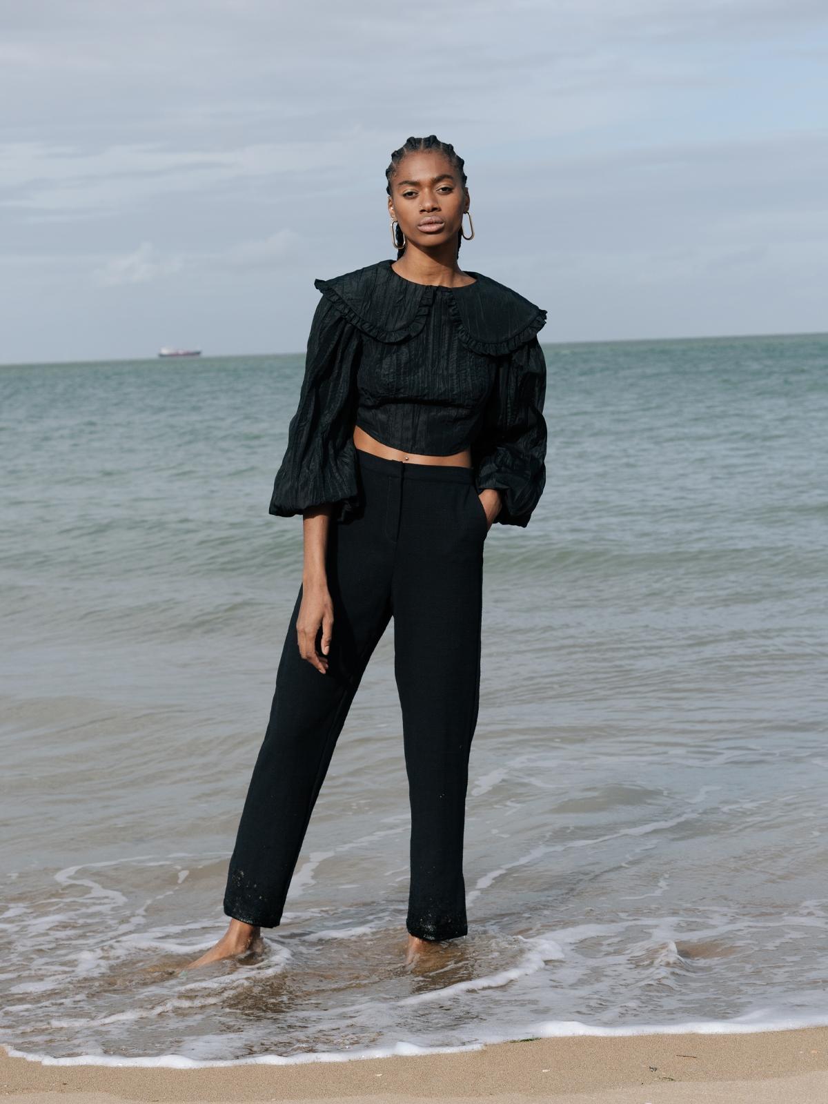 Volcanic Crinkle Cropped Top - Black