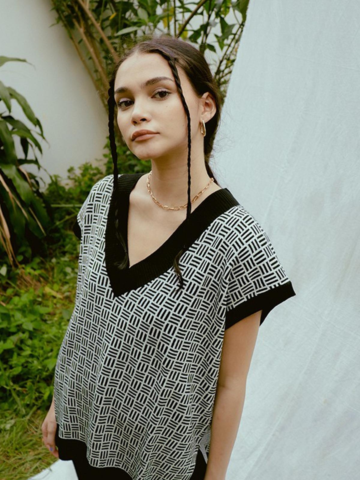 Slit Vest Pattern - Black/White