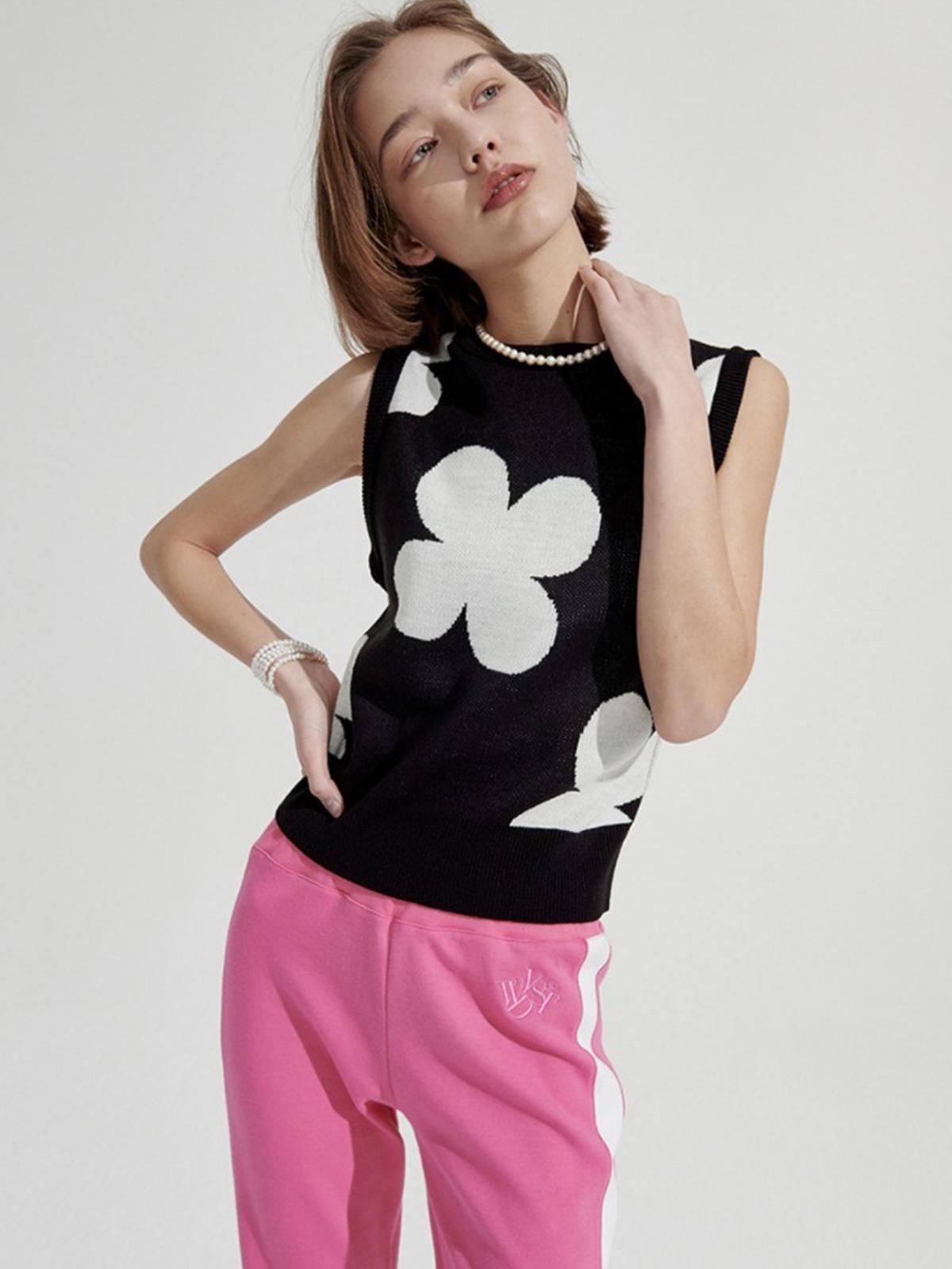 Wonder Visitor x Flower Knit Vest - ฺBlack