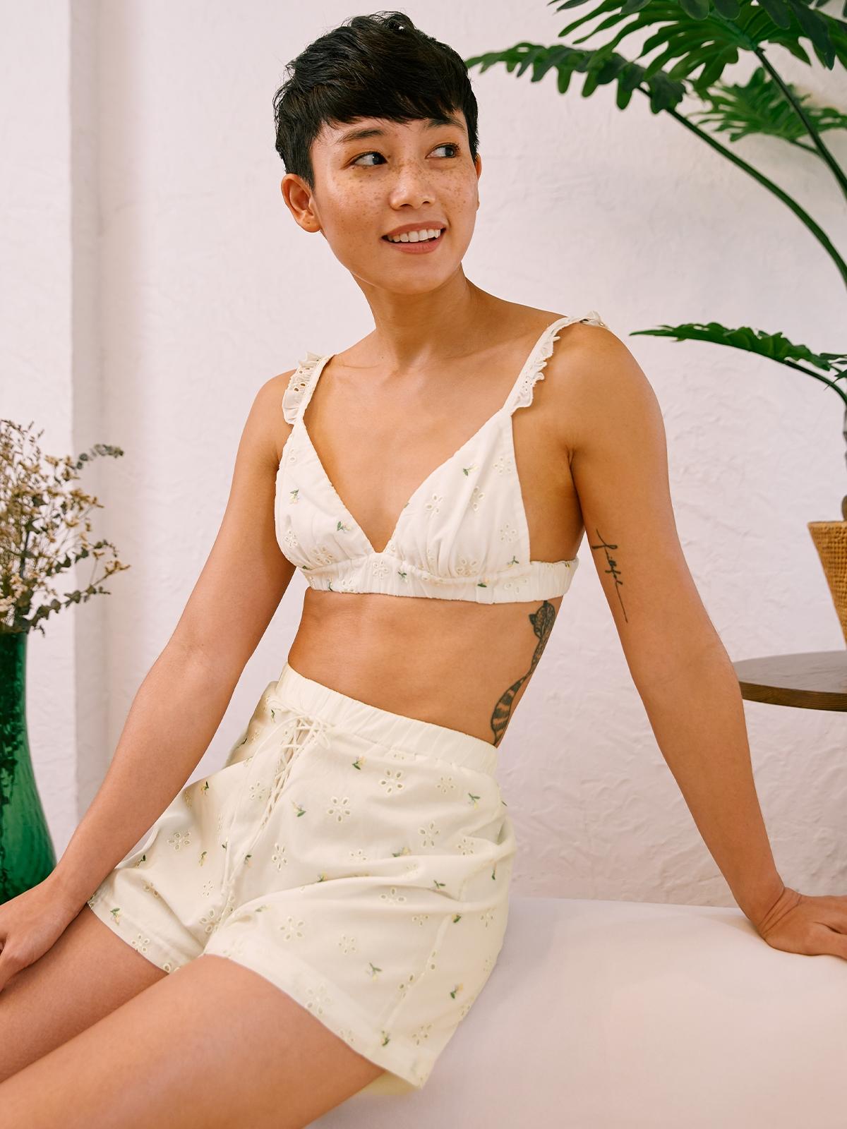 Sustainable Daisy Print Short - Cream