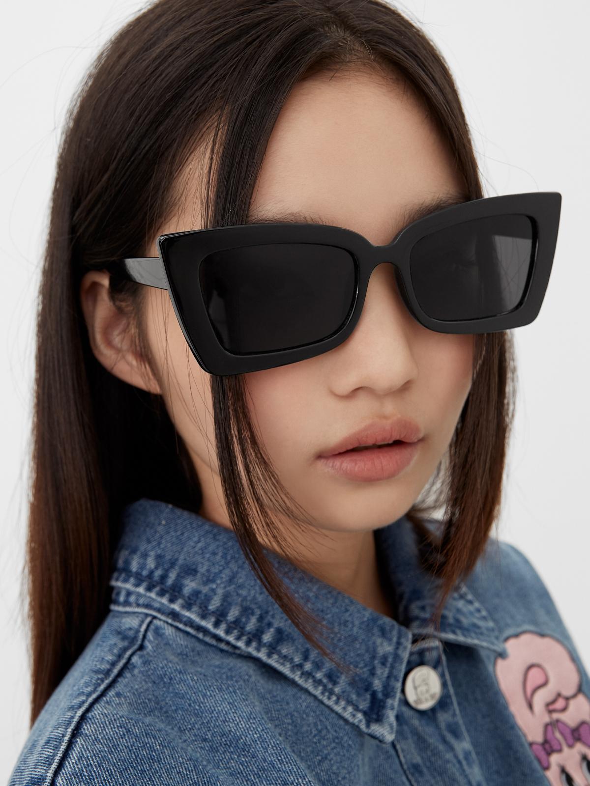 Rectangular Cat Eye Frame Sunglasses - Black