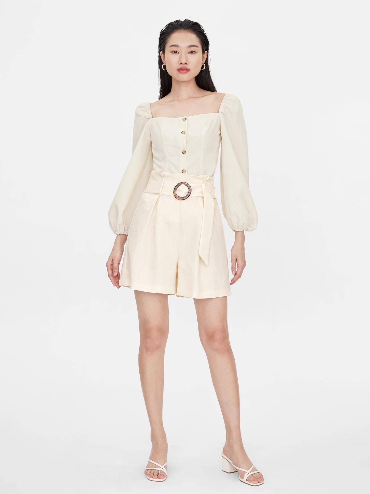 Tortoise Buckle Belted Shorts - Beige