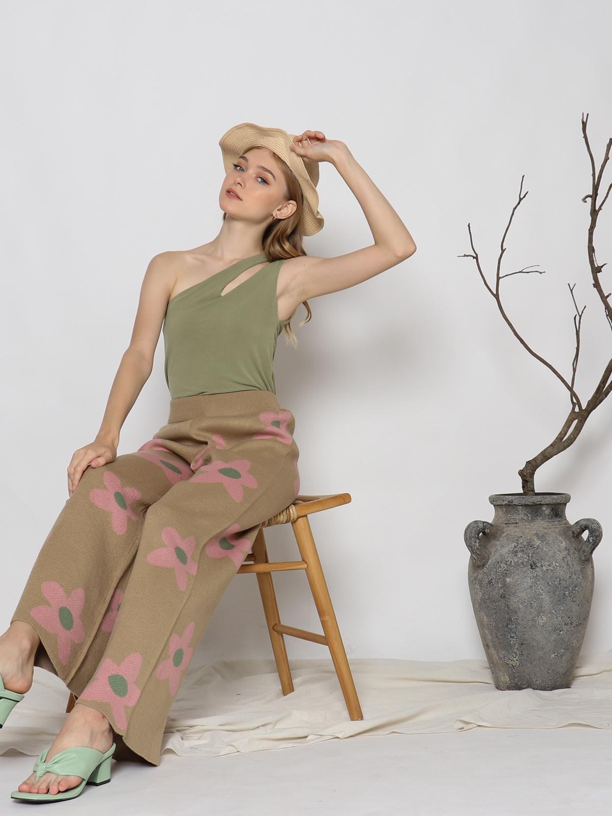 Pepito Floating Daisies Knit Pants - Beige Natural