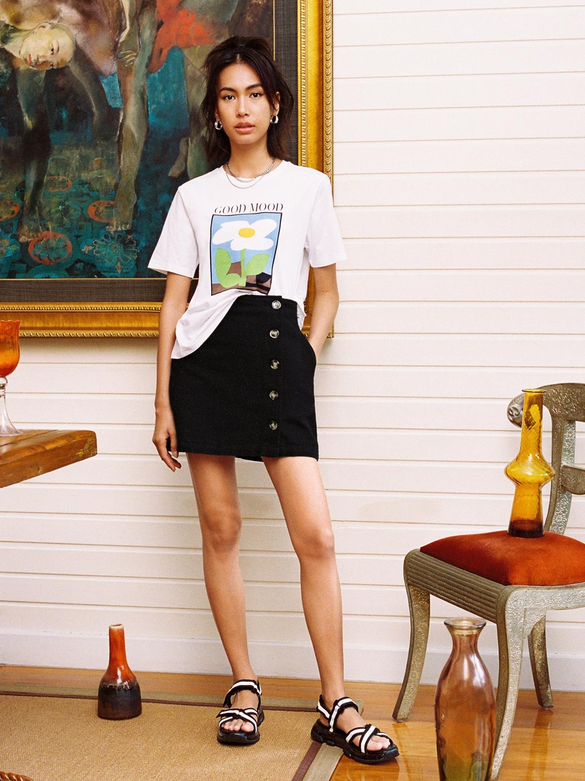 Tortoise Side Button  Skirt -  Black