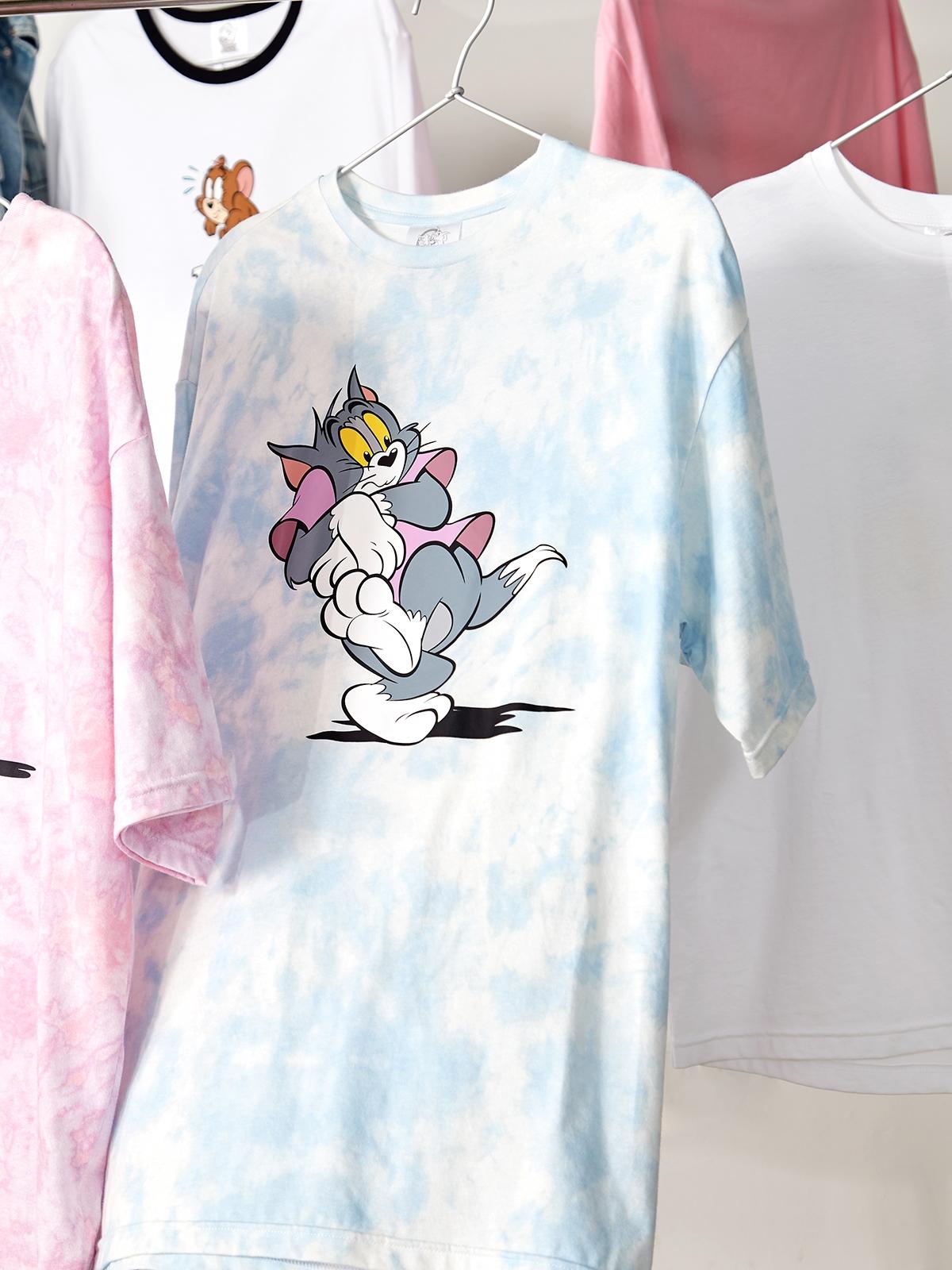 Sustainable Tom Graphic Tee - Multi Color