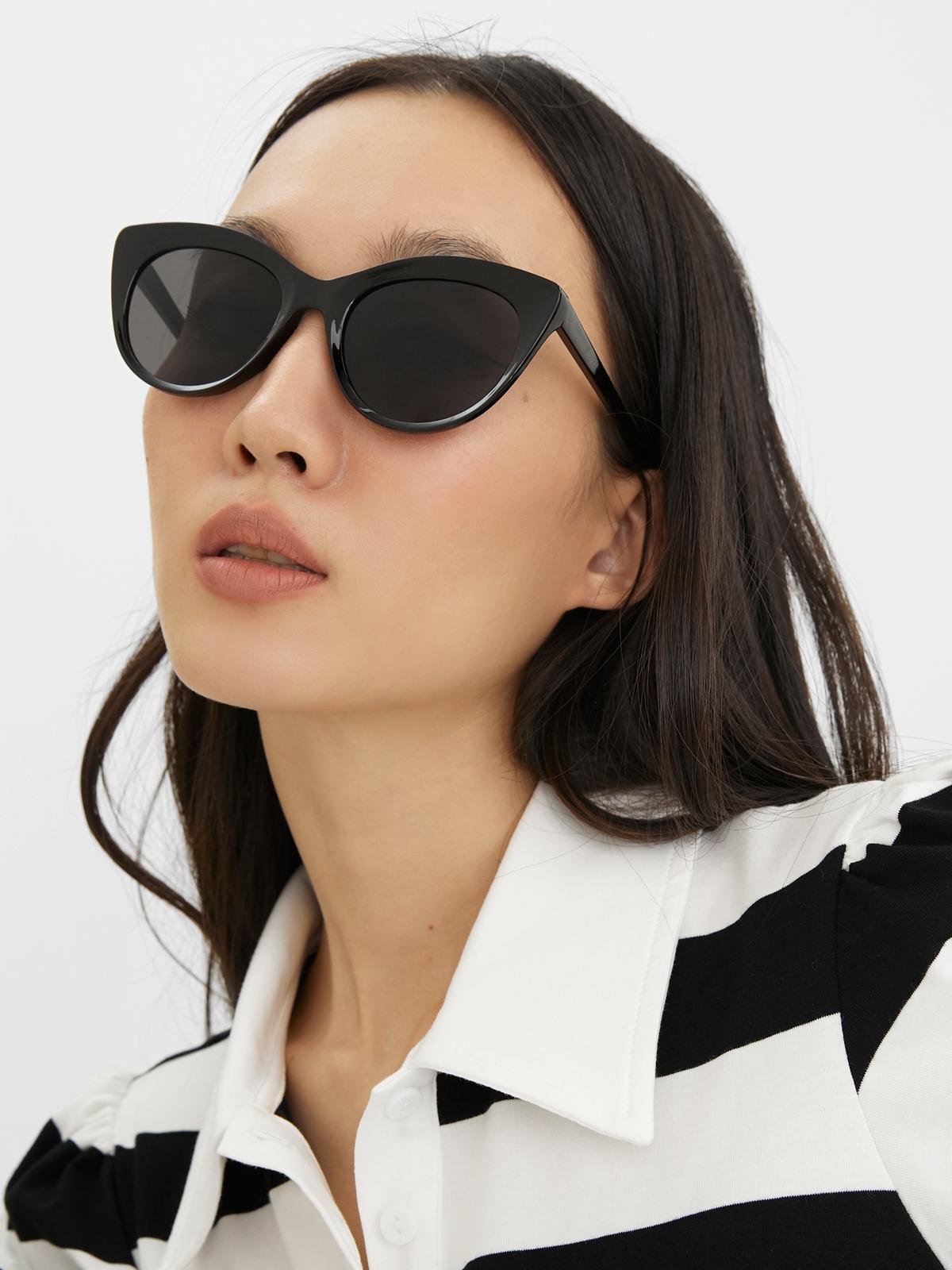 Cat Eye Frame Sunglasses - Black