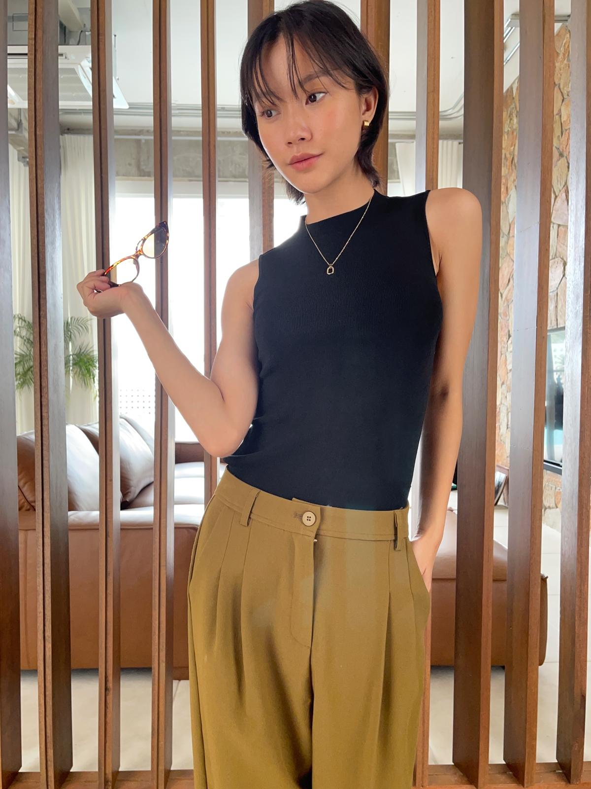 Back Cut Out Ribbed Tank Top - Black