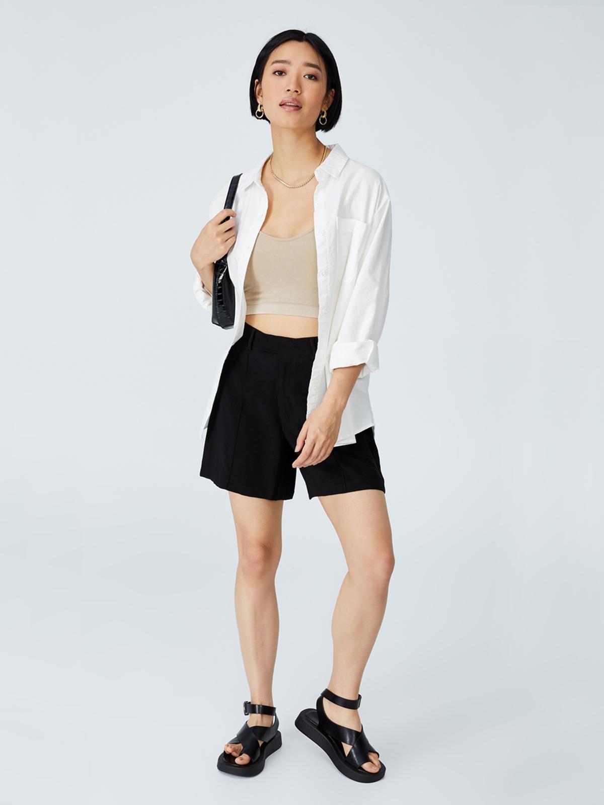 Petite Darcy Tailored Shorts - Black Petite Darcy Tailored Shorts - Black