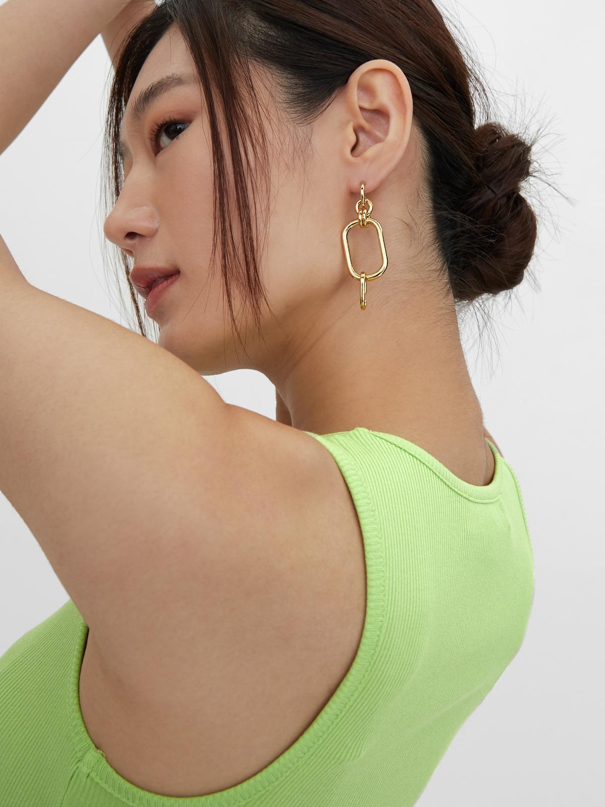 Set of 2 Oval Shaped Hoop Earrings - Gold Set of 2 Oval Shaped Hoop Earrings - Gold