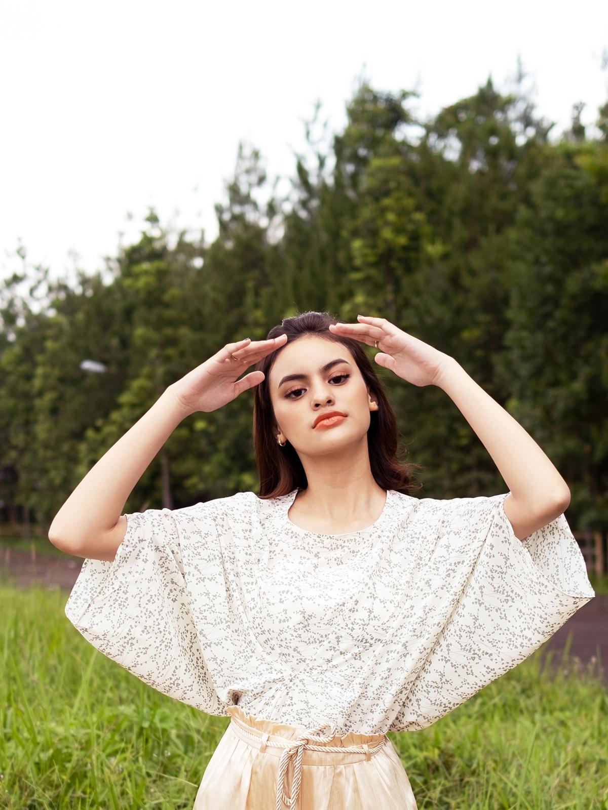 Cape Sleeves Floral Loose Top - White