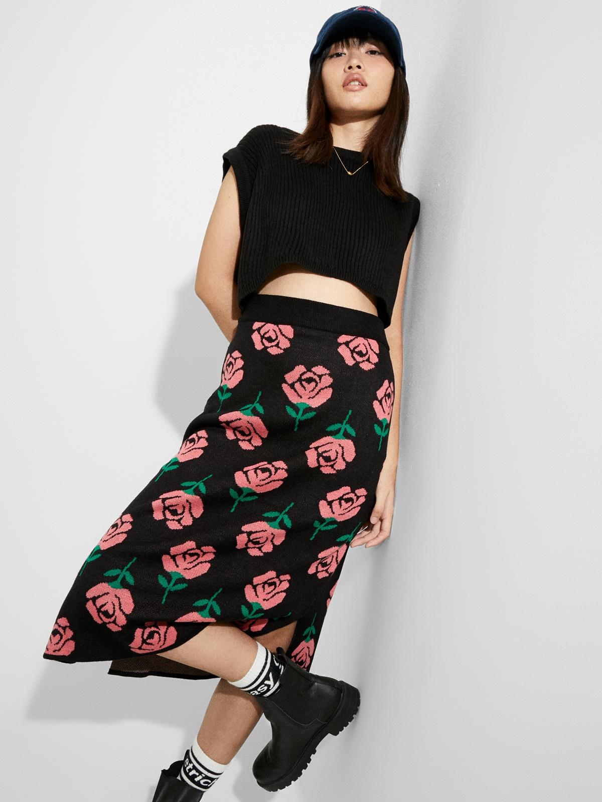 Wonder Visitor x Rose Pattern Knit Skirt - Black