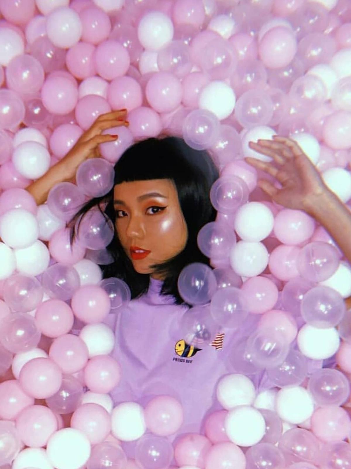 Merdeka Bee Tee - White